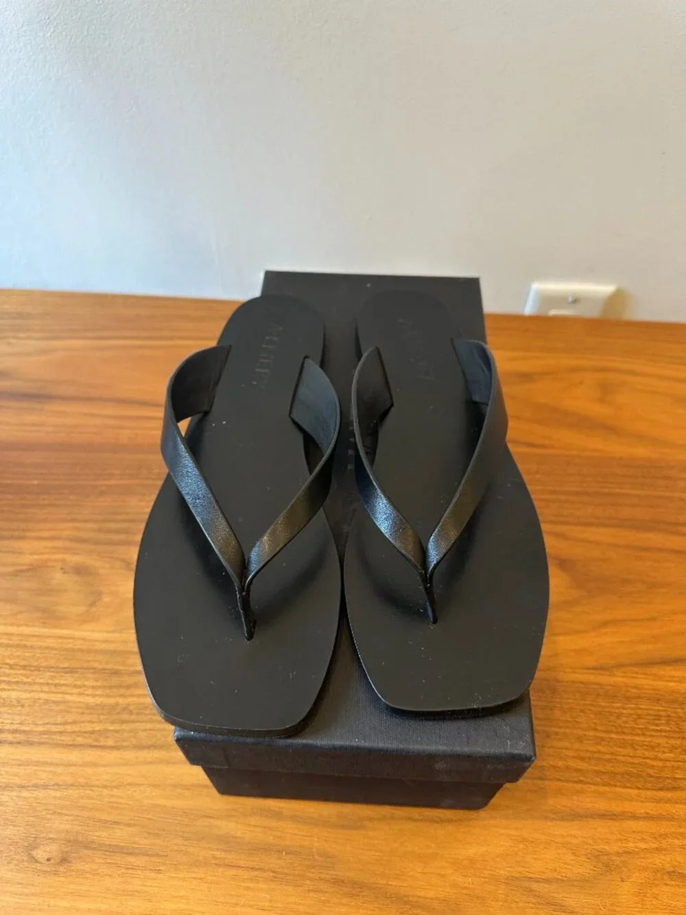A Emery Kinto Sandal Size 37 Black